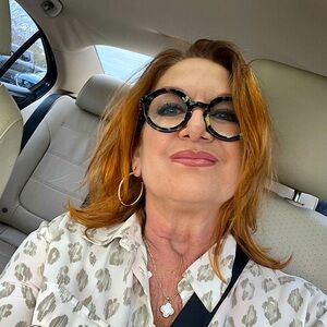 Meet your Posher, Sharon